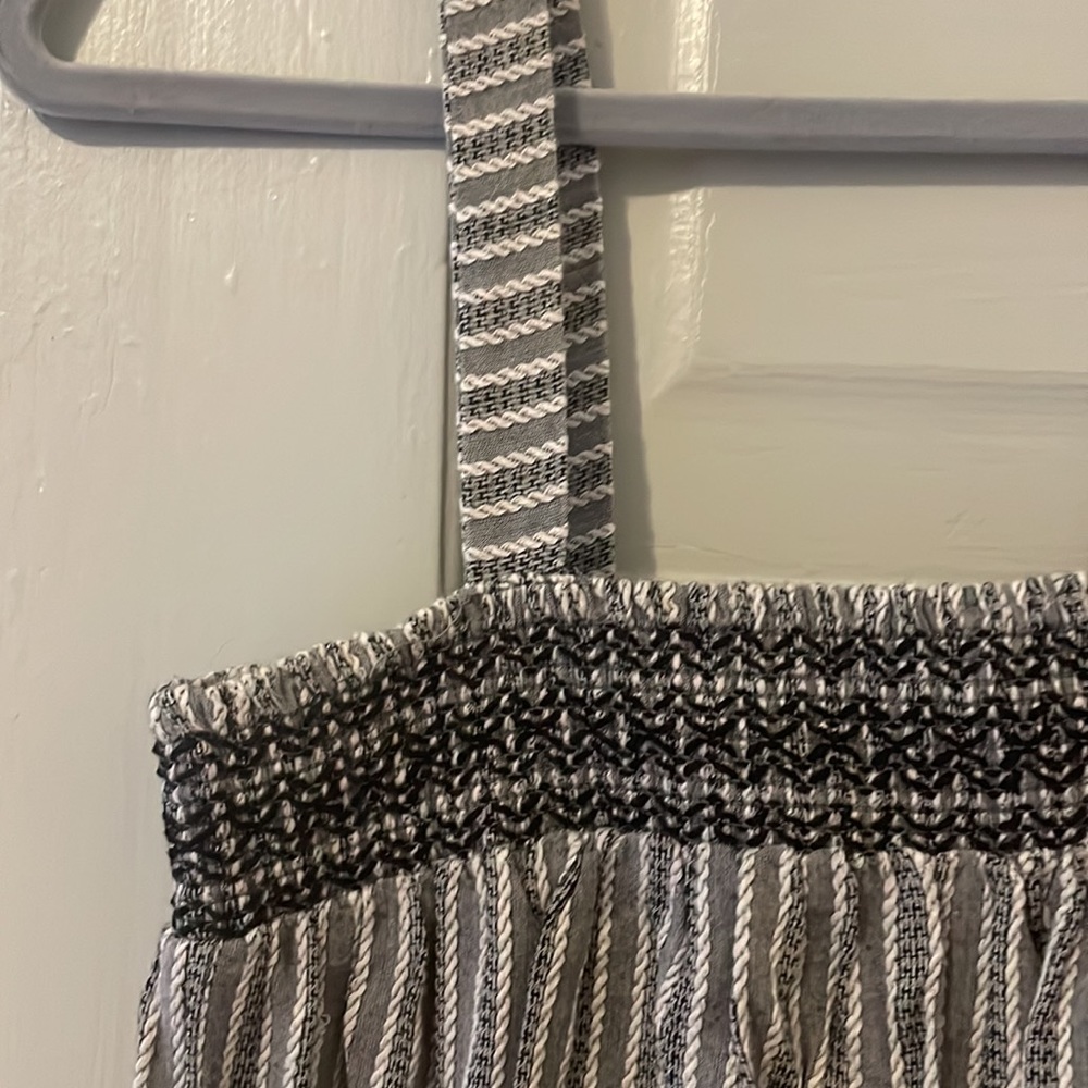 Universal Threads Romper - Picture 3 of 5